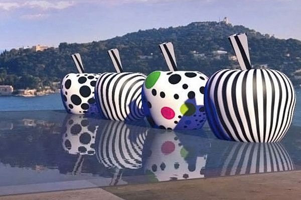 Sculptures by the pool for Private Villa